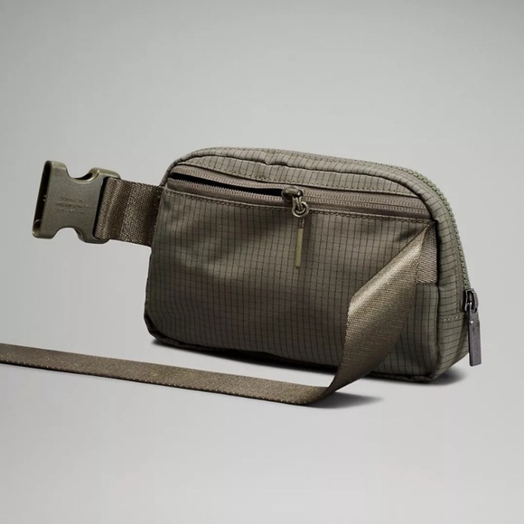 NWT Lululemon Everywhere Belt Bag Carob Brown - Picture 4 of 4